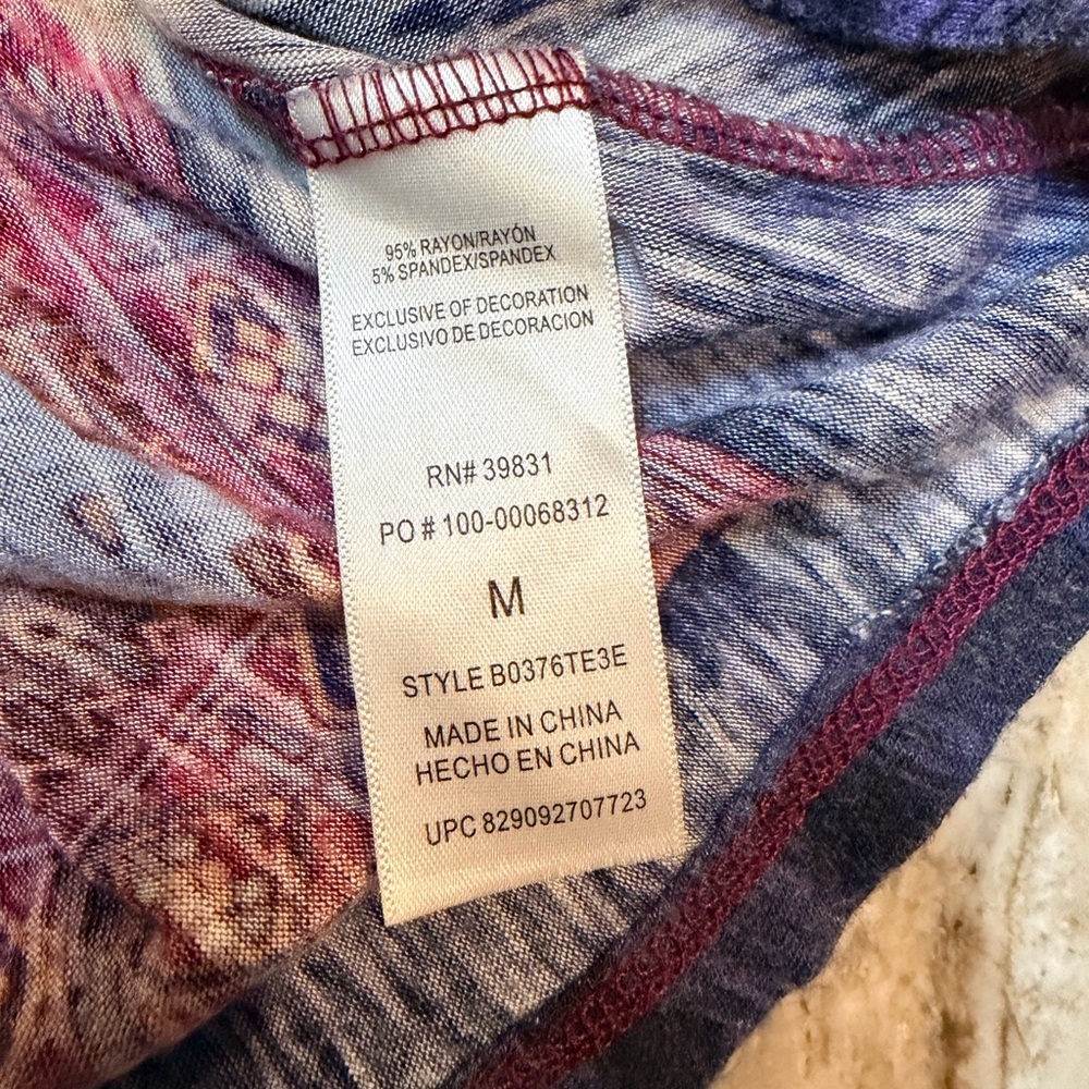 Democracy Boho Geometric Print Top Size M Burgundy Navy Rayon Stretch - Picture 5 of 9
